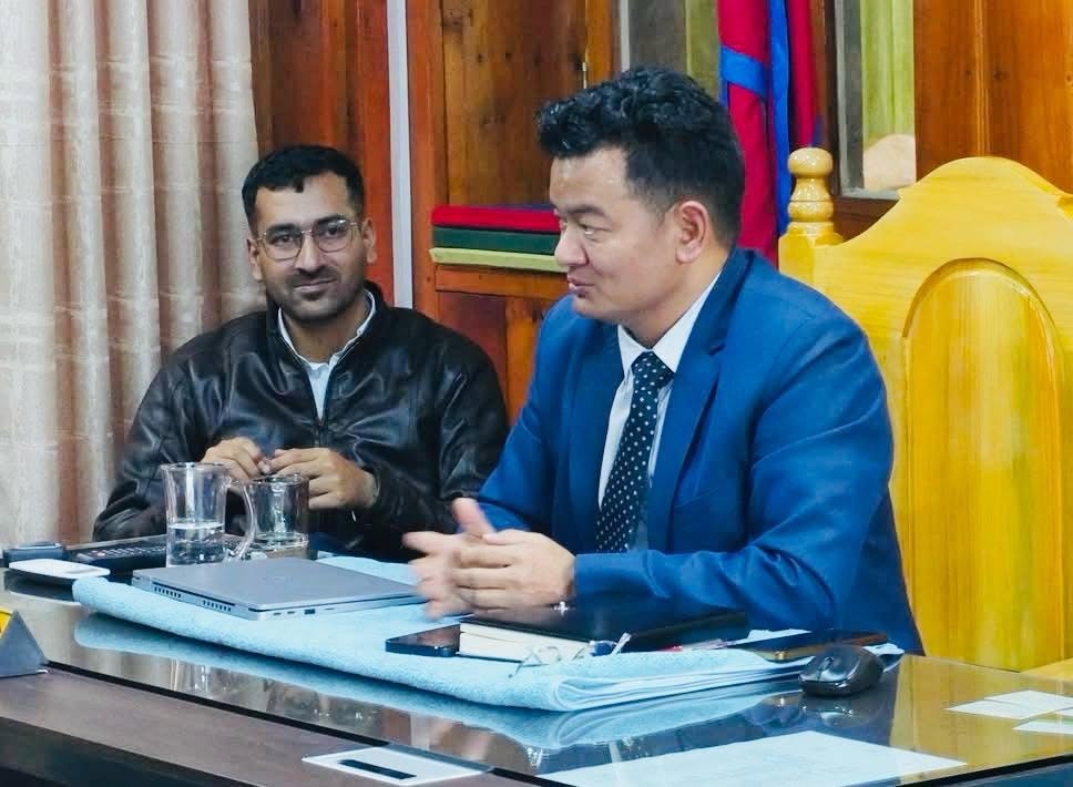 २०८३ असोज ८ गते देखि १२ गतेसम्म हुन सक्ने भारी वर्षाको कारण उत्पन्न हुनसक्ने विपद पूर्व तयारी सम्बन्धमा छलफल तथा निर्णयहरू गर्दै मिति २०८३ असोज ०६ गते  जिल्ला विपद् व्यवस्थापन समितिको बैठक सम्पन्न भएको छ
